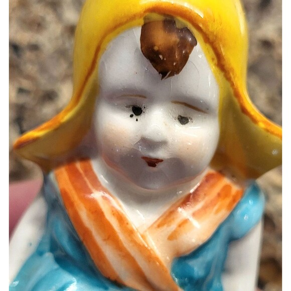 Vintage Netherlands Dutch Boy and Girl Handpainted  Salt and Pepper Shakers - Picture 4 of 8